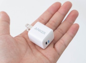 Trên tay củ sạc Anker Powerport III Nano A2633: Siêu nhỏ, công suất 20W, sạc nhanh iPhone 12 hoặc th