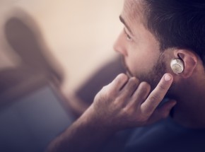 Bang & Olufsen ra mắt Beoplay EQ, tai nghe true wireless chống ồn đầu tiên của mình