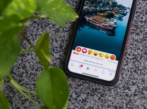 Hướng dẫn cách bật nút Like đỏ chúc Tết mới trên Facebook