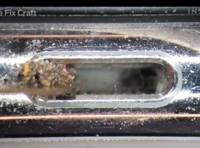 Video cận cảnh màn vệ sinh iPhone dưới kính hiển vi cực đã