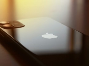 Bộ đôi iPhone 11 và iPhone SE là smartphone bán chạy nhất toàn cầu 2020