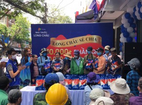 FPT Long Châu trao tặng 210,000 ngày thuốc và 140 tấn gạo miễn phí cho các hoàn cảnh khó khăn trên t