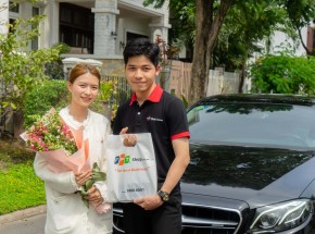 FPT Shop giao siêu phẩm Galaxy S21 Series đầu tiên tại Việt Nam cho khách hàng