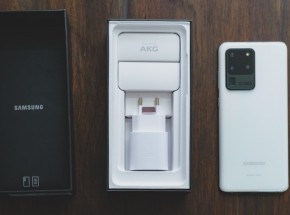Samsung có kế hoạch không tặng kèm củ sạc giống như Apple