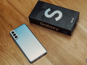 Mở hộp Galaxy S21+ 5G chính hãng: Đánh đổi cụm camera để có thiết kế hài hoà, các trang bị còn lại đ