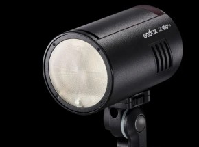 Godox ra mắt flash AD100Pro, flash strobe nhỏ gọn nhất từ trước đến nay