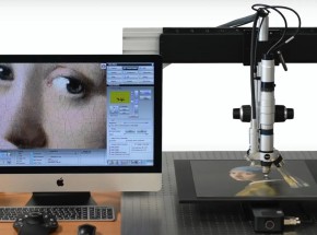 Cận cảnh quá trình phóng lớn bức tranh Cô gái đeo hoa tai ngọc trai lên 10 tỷ điểm ảnh