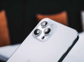 Apple có thể sẽ dùng chip ngoại vi mỏng hơn để tăng không gian cho pin của iPhone, iPad và MacBook