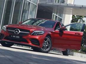 Mercedes-Benz ra mắt gói C180 AMG mới phong cách thể thao giá 1.499 tỷ đồng