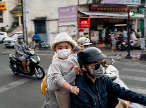 Người Việt lo lắng tìm thông tin về quê ăn Tết giữa đợt bùng phát dịch mới