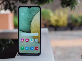 Trên tay Galaxy A12: Smartphone pin khủng 5,000mAh, thiết kế mặt lưng mới lạ từ Samsung
