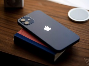 Apple lần đầu tiên vượt qua mốc doanh thu hàng quý 100 tỷ USD